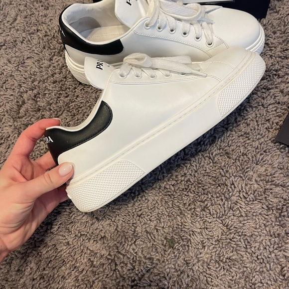 Prada Sneakers size 36,5 - Picture 4 of 7